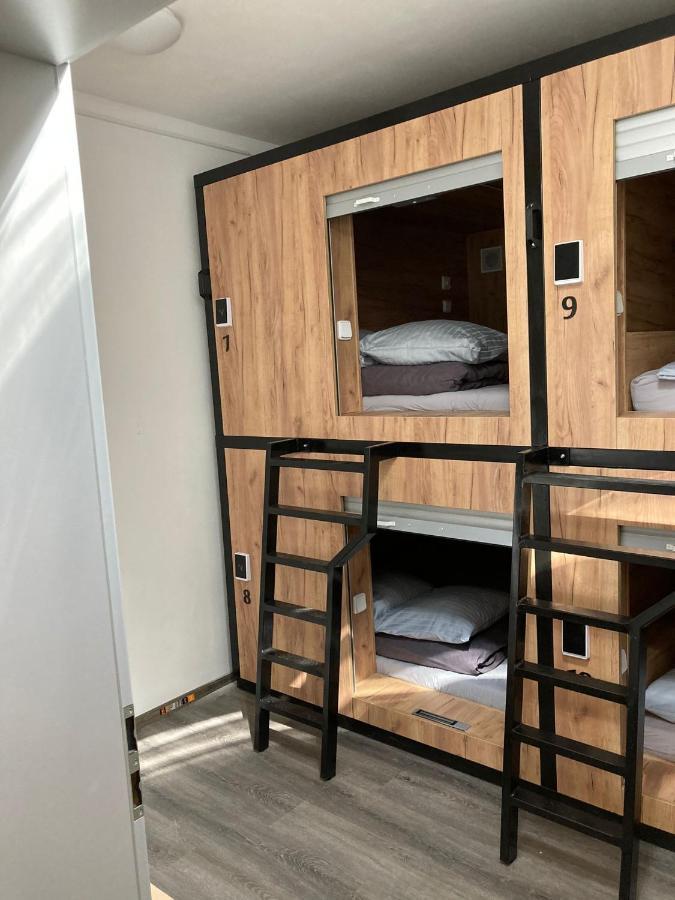 Capsule Hostel Erbenova Прага Екстер'єр фото